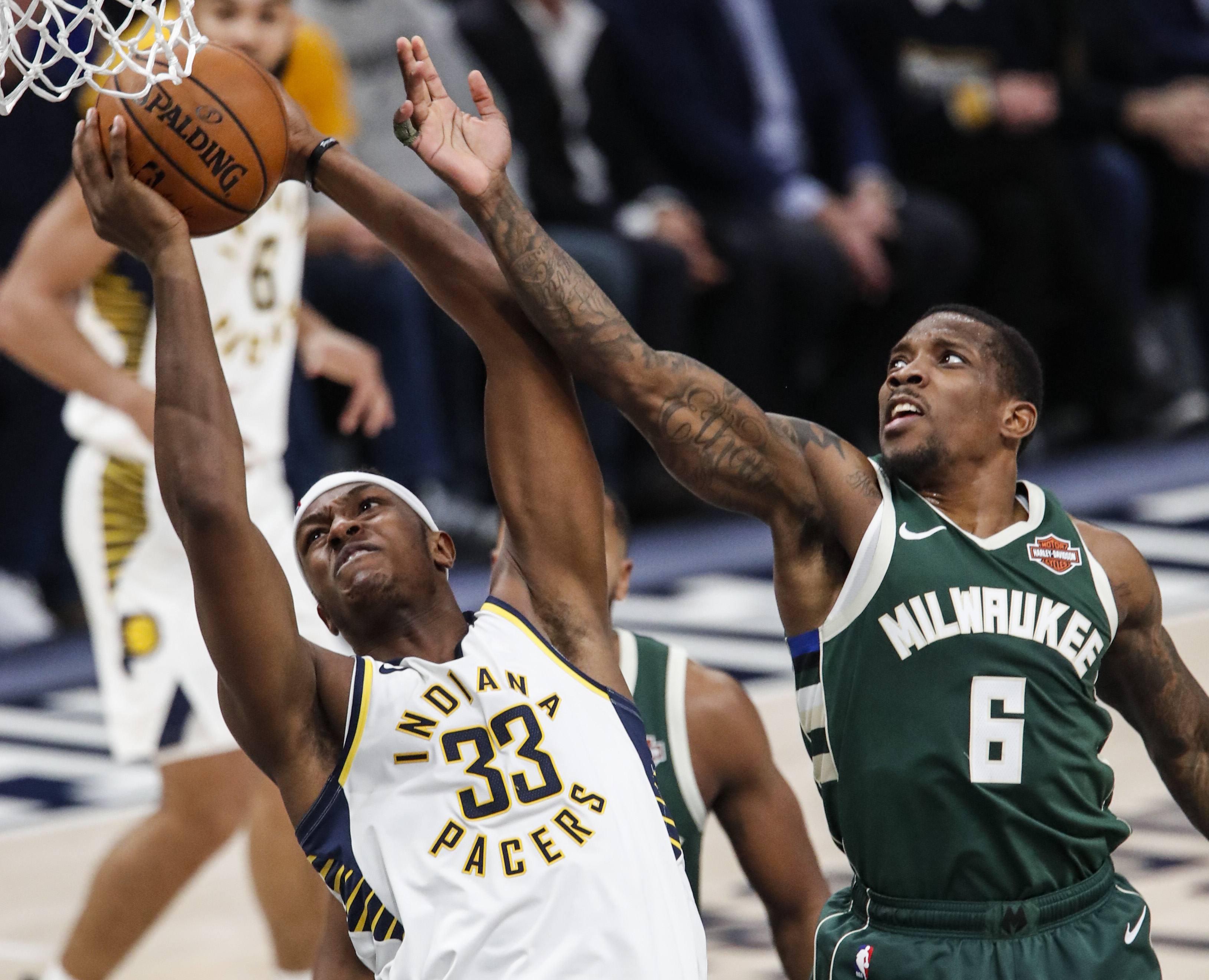 热火主场大胜,雄鹿全队表现平平 热火主场大胜,雄鹿全队表现平平