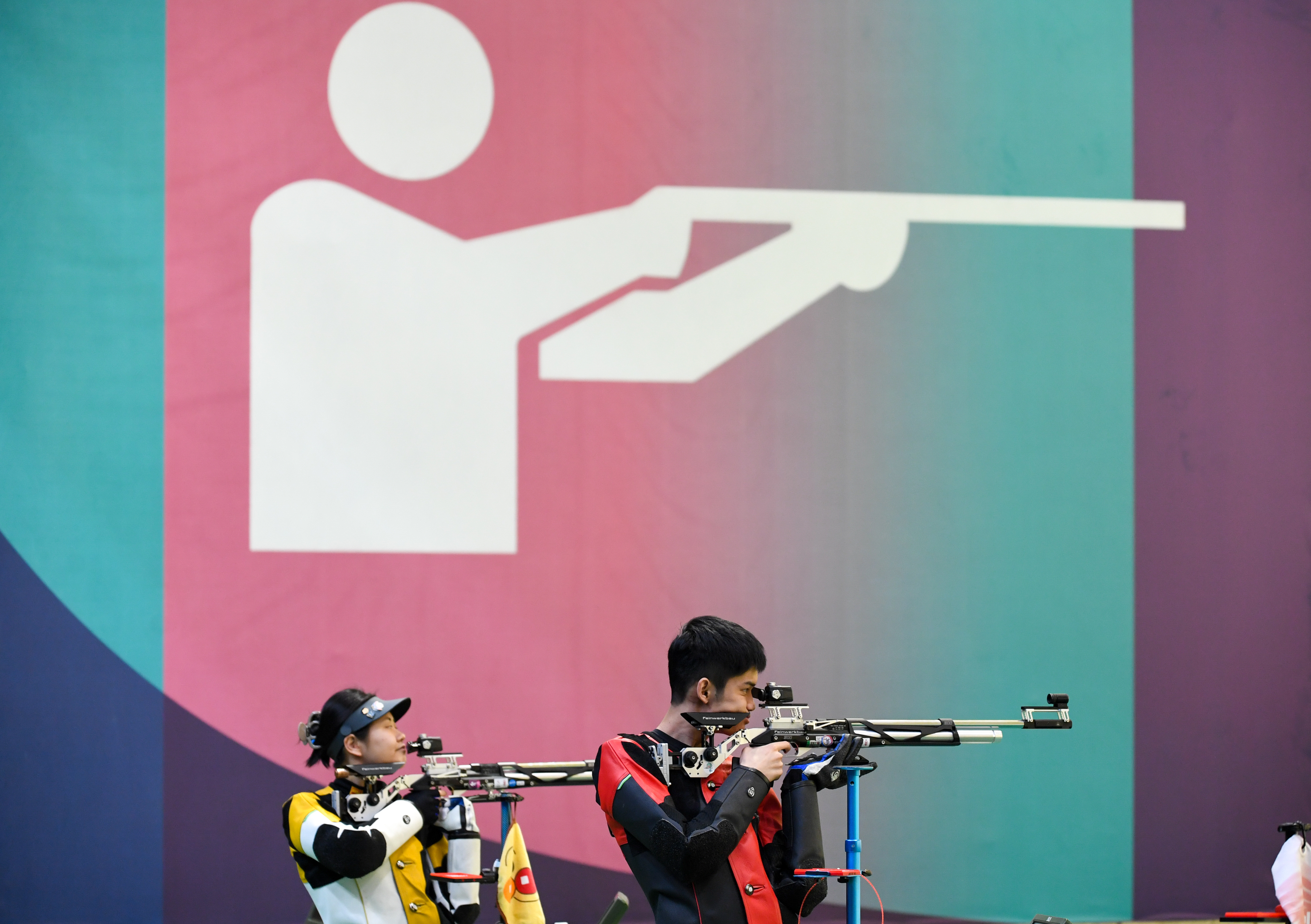欧洲选手在射击比赛中实现完美表现