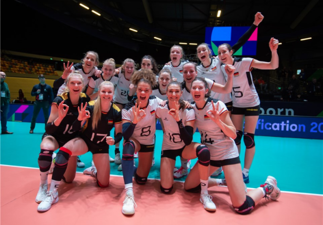 德国女子排球队奋勇团结取得胜利 德国女子排球队奋勇团结取得胜利