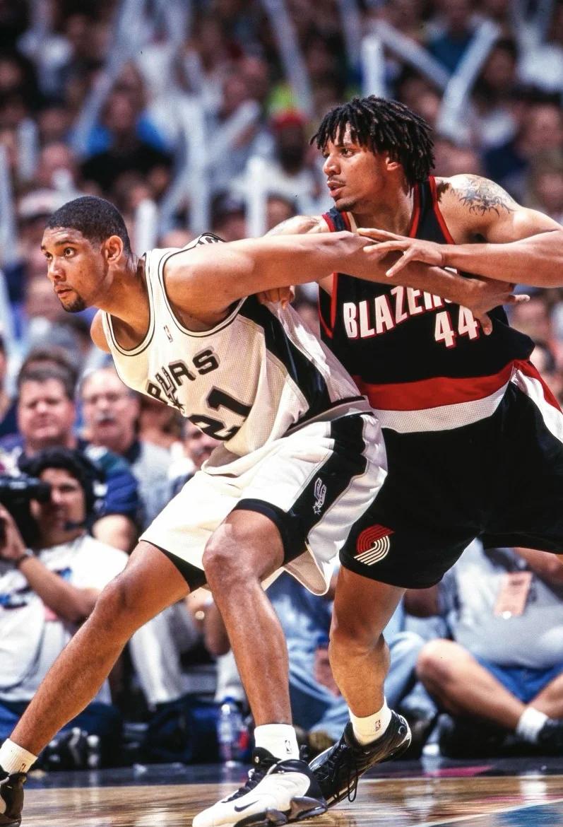 雷霆负马刺遭受两连败 雷霆负马刺遭受两连败