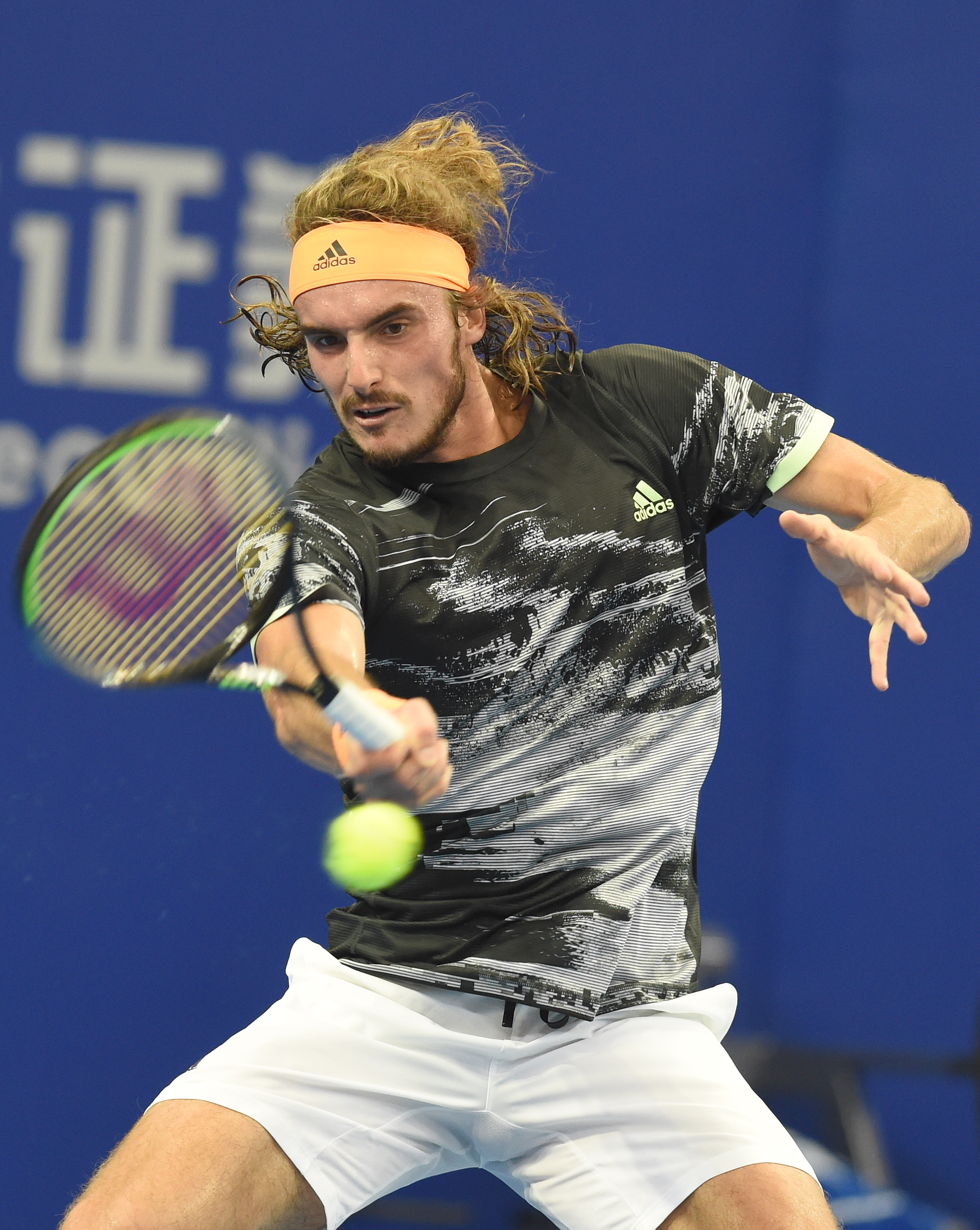 西班牙网球队翻盘意大利网球队,西西帕斯统治全场的简单介绍 西班牙网球队翻盘意大利网球队,西西帕斯统治全场的简单介绍