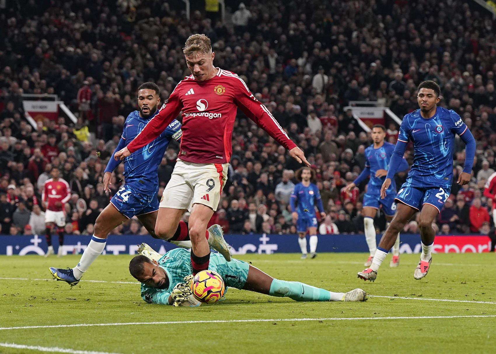 包含英超赛事精彩瞬间盘点，年度回顾震撼登场的词条