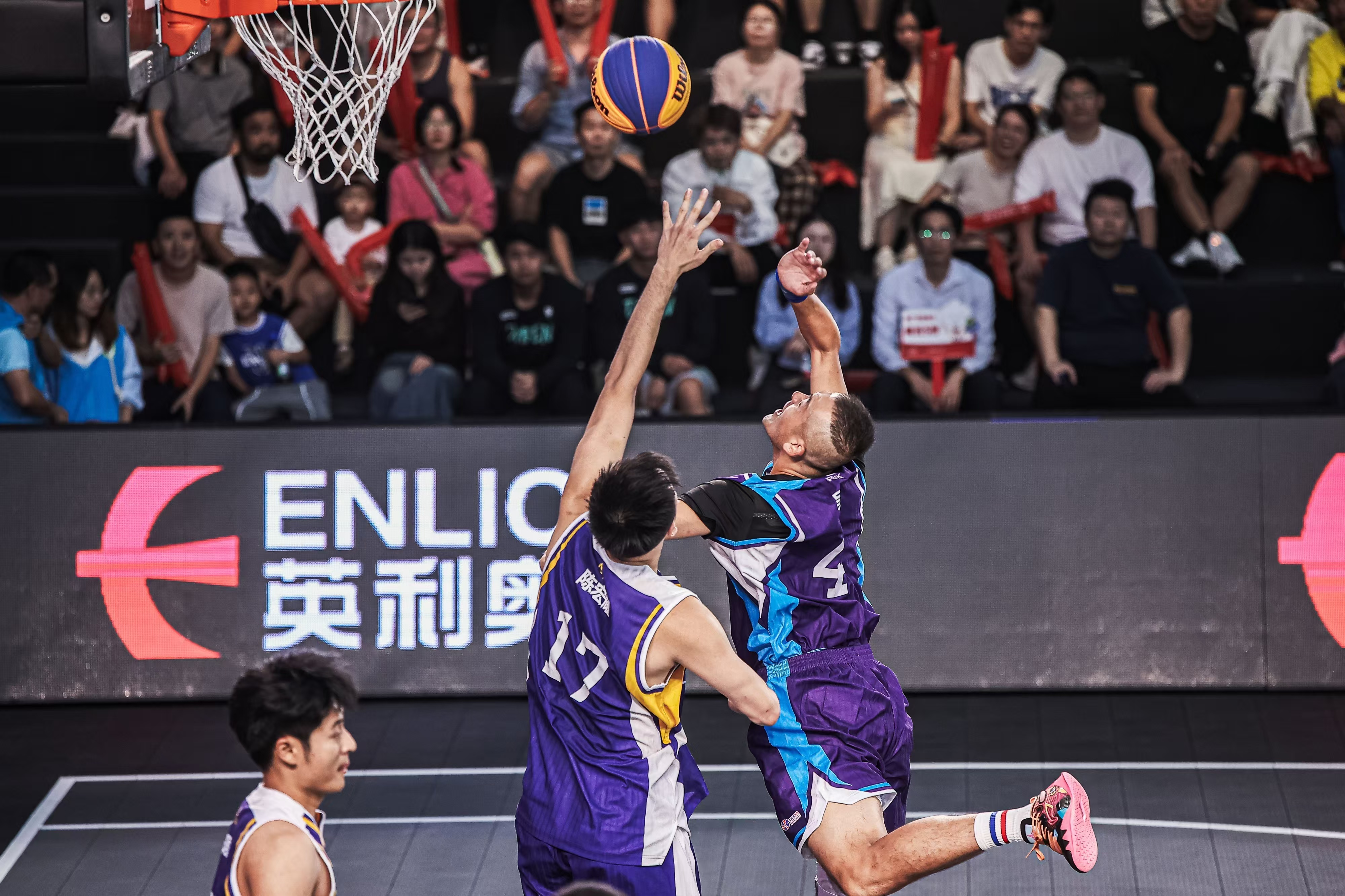 全球瞩目!篮球赛事即将收官 全球瞩目!篮球赛事即将收官