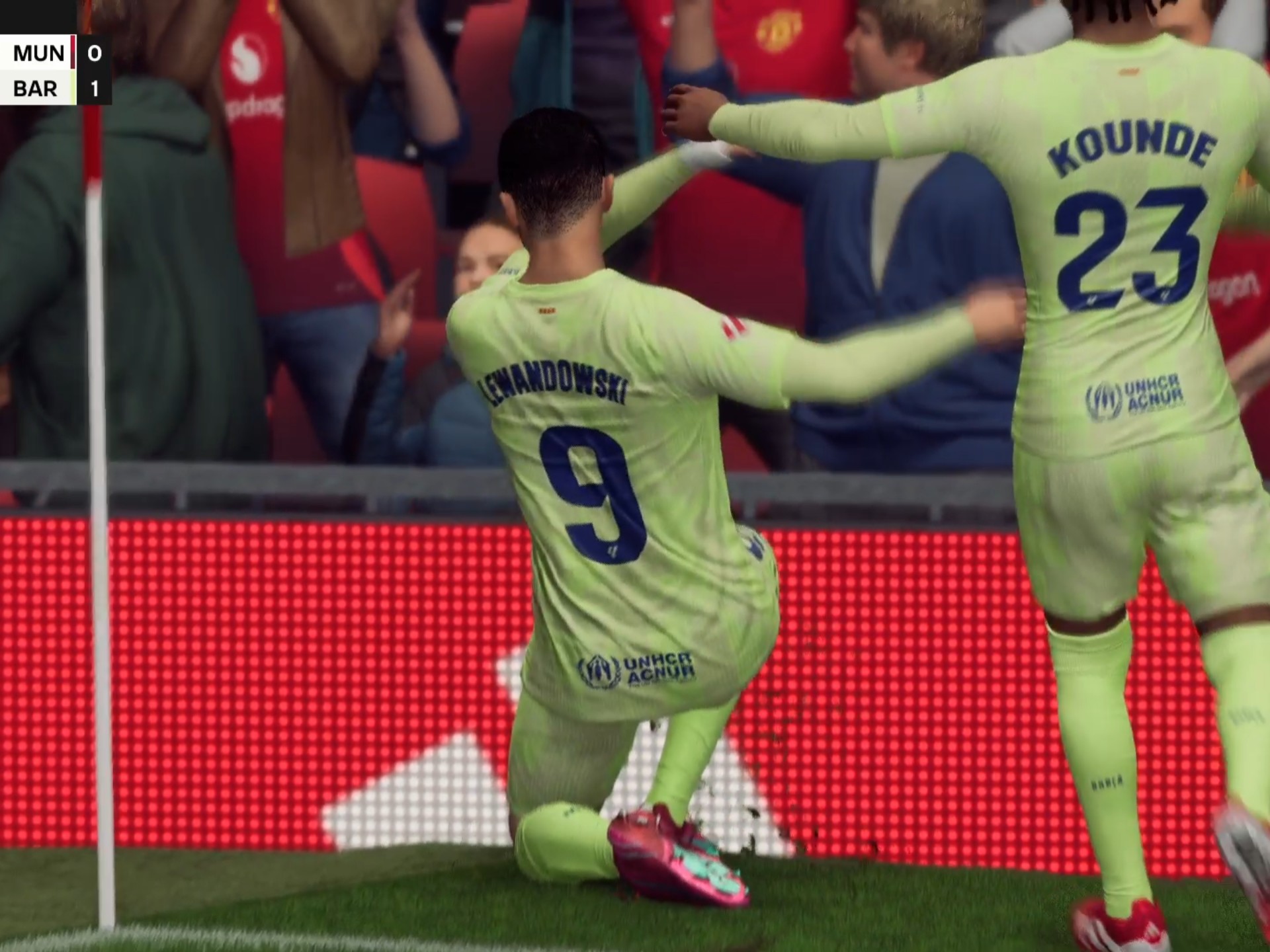 里昂横扫曼联,莱万扛起全队 里昂横扫曼联,莱万扛起全队