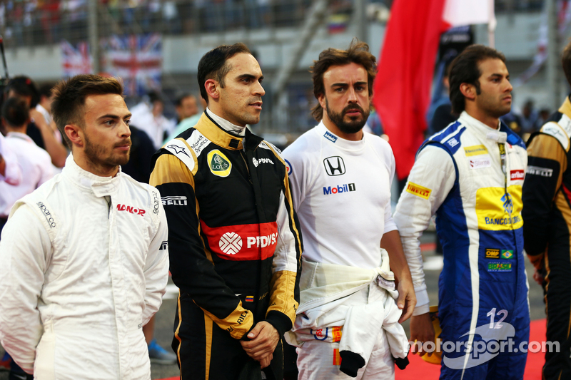 迈凯伦轻取索伯车队,拉塞尔扛起全队 迈凯伦轻取索伯车队,拉塞尔扛起全队