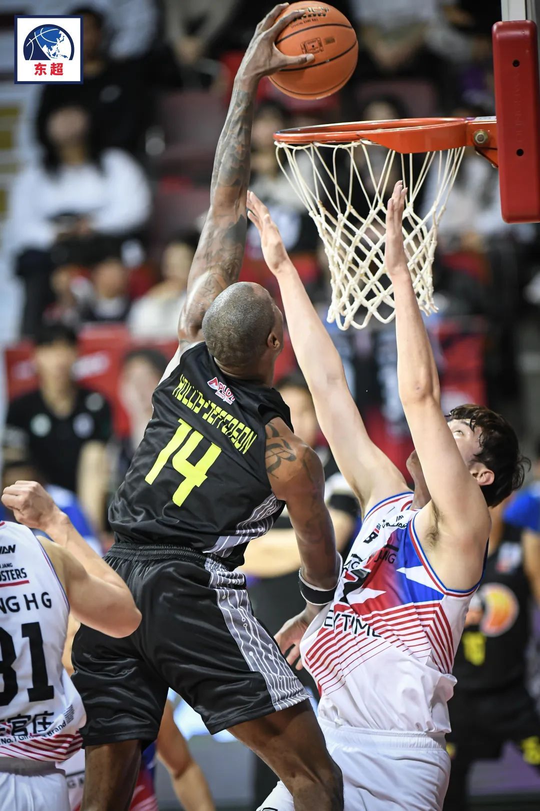 东西战队的对抗引发球迷大呼过瘾